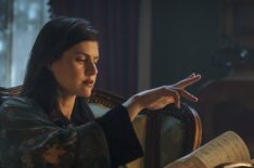 Alexandra Daddario as Rowan Fielding - Mayfair Witches - Season 2, Episode 1