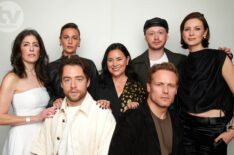 (L-R) 'Outlander's Maril Davis, Richard Rankin, Sophie Skelton, Diana Gabaldon, Sam Heughan, John Bell, and Caitríona Balfe in TV Insider's NYCC 2024 portrait studio