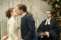 Sophie Skelton and Richard Rankin in 'Outlander'