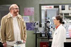 Brian Posehn and Mayim Bialik in 'The Big Bang Theory'