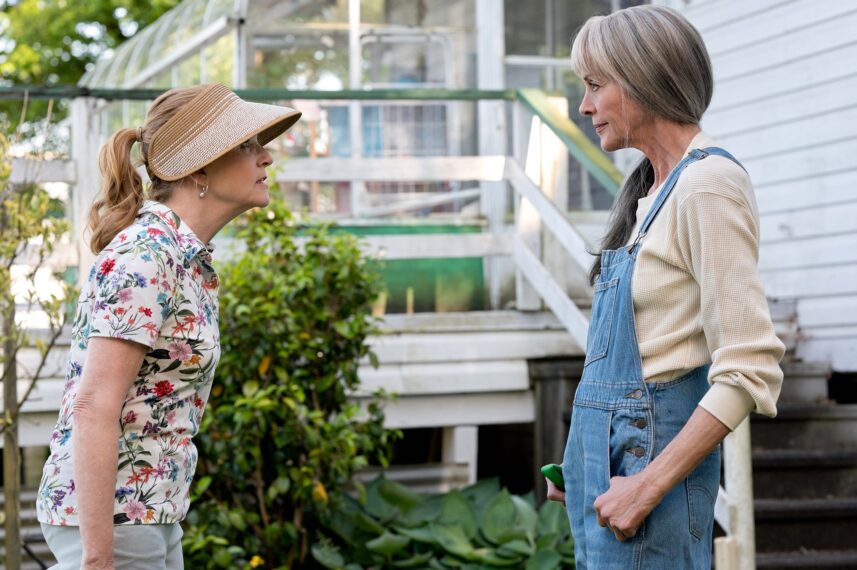 Lea Thompson and Wendie Malick in 'The Chicken Sisters'