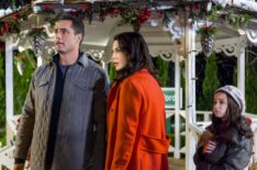 Victor Webster, Bridget Regan, Imogen Tear in 'Magic Stocking'