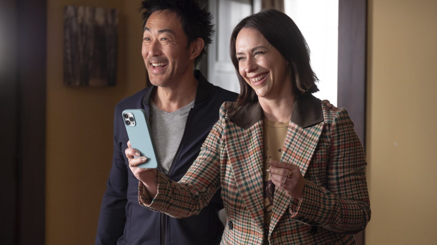 Kenneth Choi as Chimney and Jennifer Love Hewitt as Maddie — '9-1-1' Season 8 Episode 5
