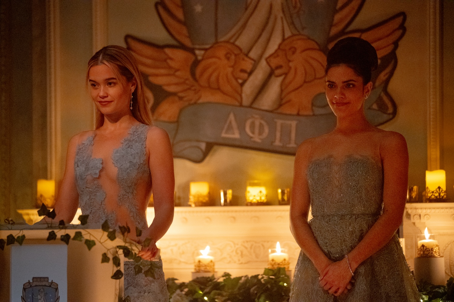 Caroline Merteuil (Sarah Catherine Hook), Cece Carroway (Sara Silva) in 'Cruel Intentions' Season 1