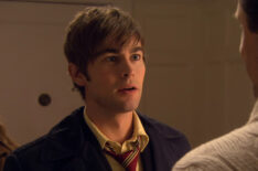 Francie Swift as Anne Archibald, Chace Crawford as Nate Archibald, and Sam Robards as Howard Archibald.