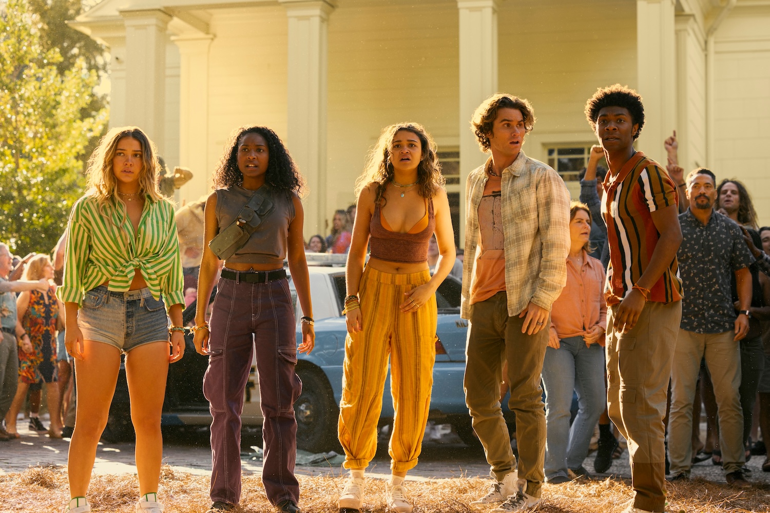 Madelyn Cline as Sarah Cameron, Carlacia Grant as Cleo, Madison Bailey as Kiara, Chase Stokes as John B, Jonathan Daviss as Pope in episode 406 of Outer Banks.