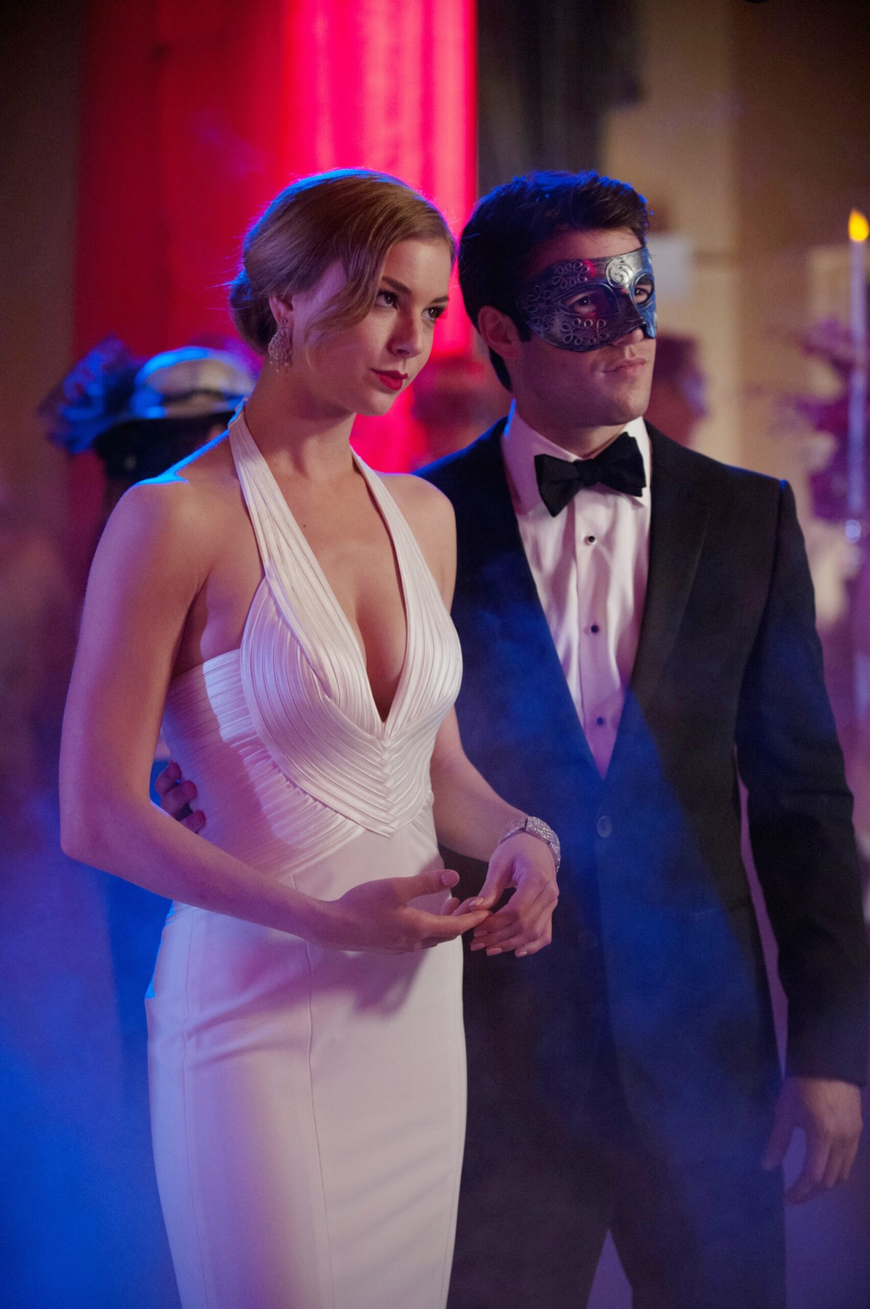 Emily VanCamp and Josh Bowman on 'Revenge.'