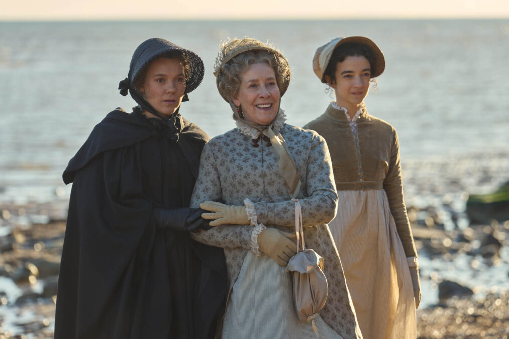 Synnøve Karlsen as Cassy, Phyllis Logan as Mrs. Austen, and Patsy Ferran as Jane in 'Miss Austen'