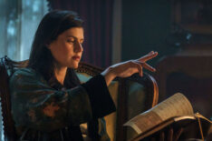 Alexandra Daddario as Rowan Fielding - Mayfair Witches - Season 2, Episode 1