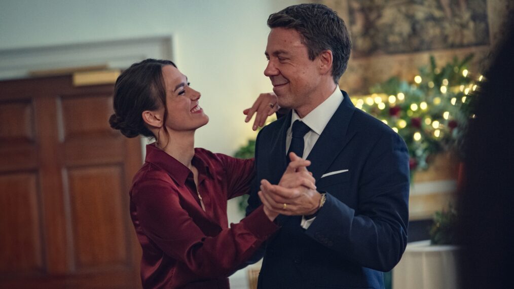 Keira Knightley as Helen Webb and Andrew Buchan as Wallace Webb in Black Doves