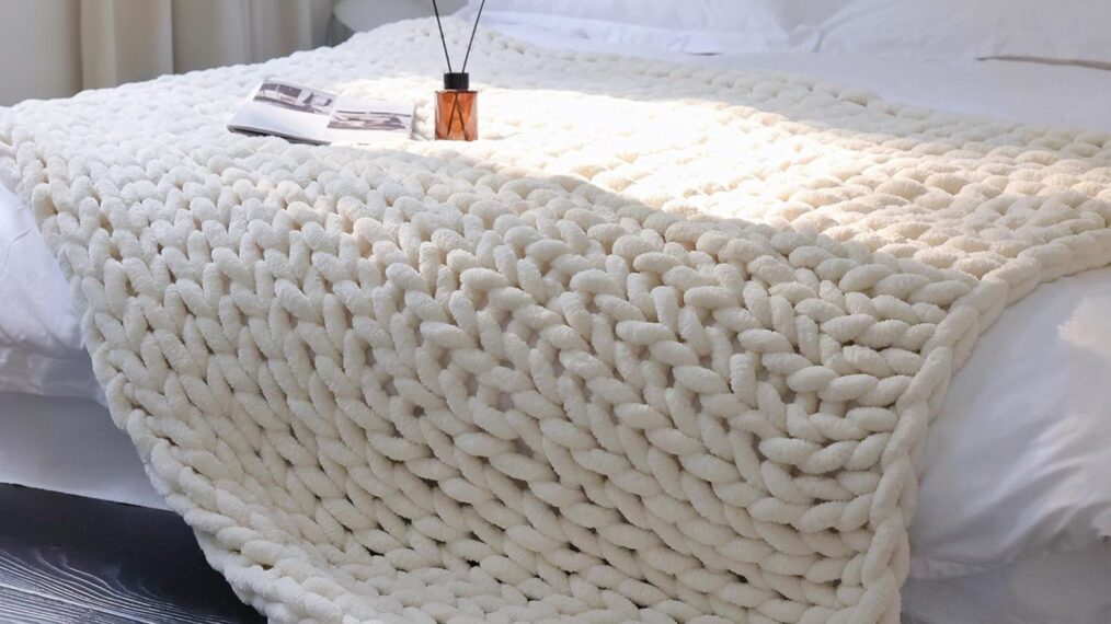 Maetoow Chenille Chunky Knit Blanket Throw