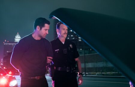 Manuel Garcia-Rulfo as Mickey Haller, Gabriel Hogan as Officer Collins in episode 310 of The Lincoln Lawyer