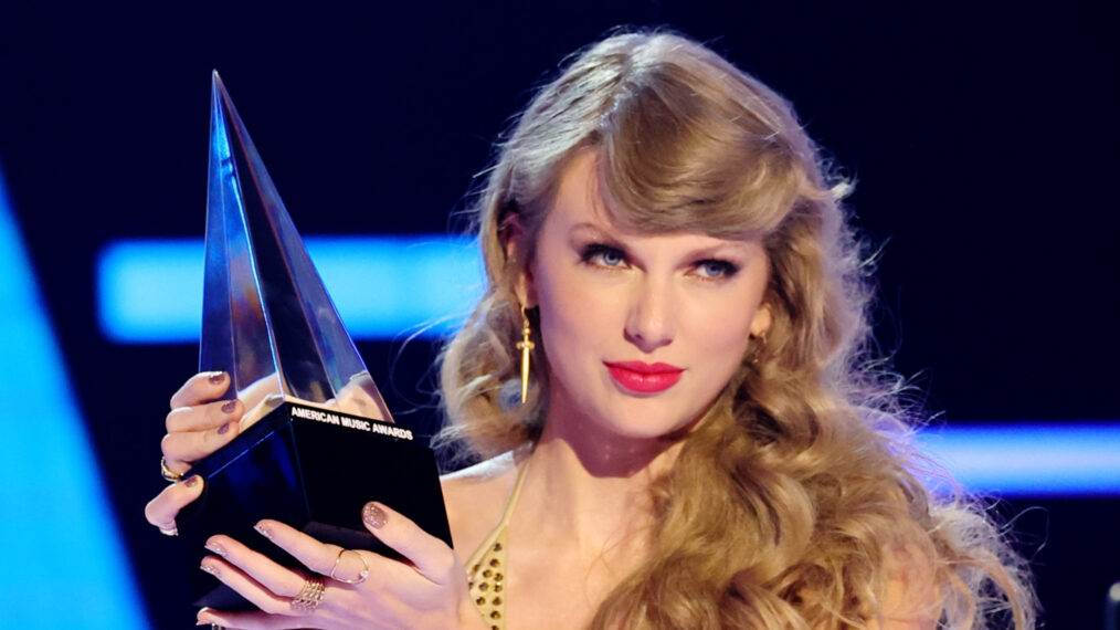 Taylor Swift accepting a trophy at the 2022 American Music Awards