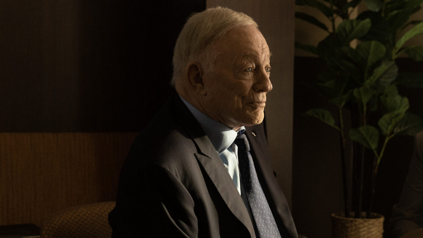 'Landman' Fans React to Dallas Cowboys Owner Jerry Jones' Shock(05)