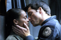 Kandyse McClure, Jamie Bamber in Battlestar Galactica - Season 2 - 'Sacrifice'