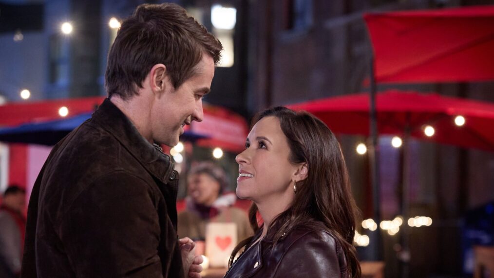 Lacey Chabert’s New Romance & More