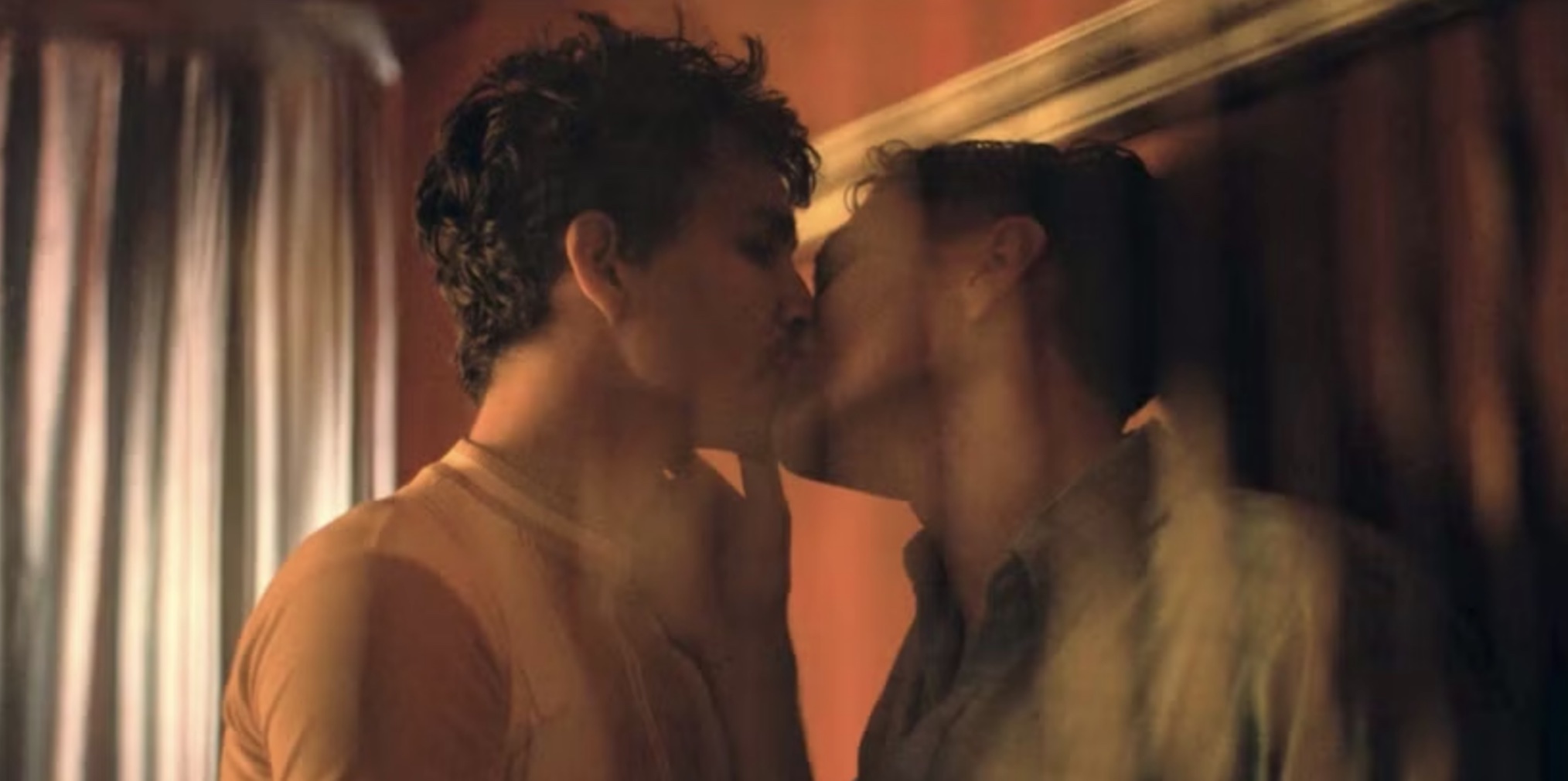 Klaus and Dave kiss in 'The Umbrella Academy'