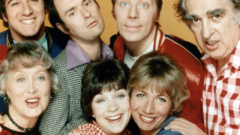Eddie Mekka, Betty Garrett, David L. Lander, Cindy Williams, Michael McKean, Penny Marshall, and Phil Foster in Laverne and Shirley