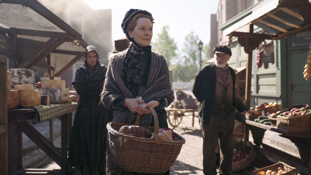 Ivy (Cathy Belton) in 'Miss Scarlet' Season 5 Episode 2