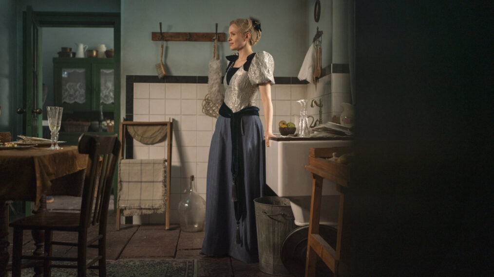 Eliza Scarlet (Kate Phillips) in 'Miss Scarlet' Season 5 Episode 6