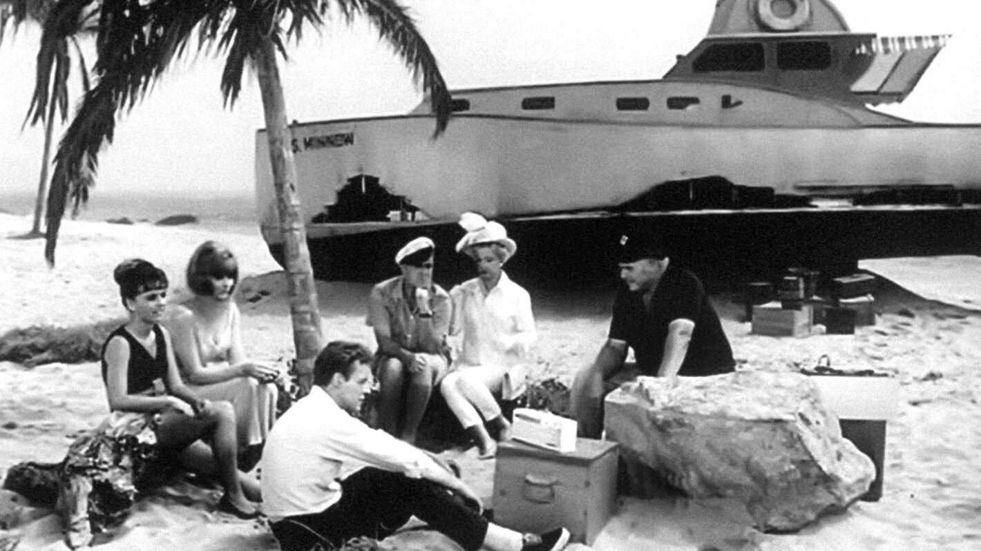 Dawn Wells, Tina Louise, Russell Johnson, Jim Backus, Natalie Schafer, and Alan Hale Jr in Gilligan's Island