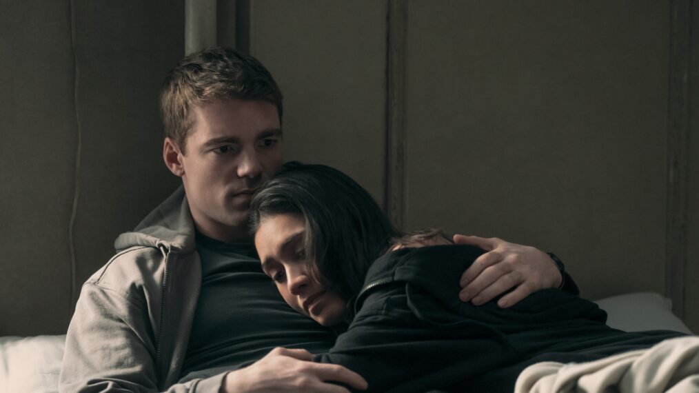 Gabriel Basso as Peter Sutherland, Luciane Buchanan as Rose Larkin in episode 203 of The Night Agent