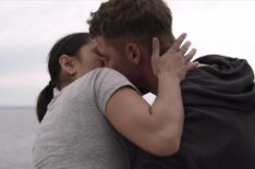 Luciane Buchanan as Rose Larkin, Gabriel Basso as Peter Sutherland kissing in episode 107 of The Night Agent