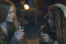 Ceara Coveney (Elayne Trakand), Ayoola Smart (Aviendha) in 'The Wheel of Time' Season 3
