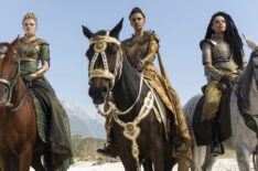 Ceara Coveney (Elayne Trakand), Madeleine Madden (Egwene al'Vere), Zoë Robins (Nynaeve al’Meara) in 'The Wheel of Time' Season 3