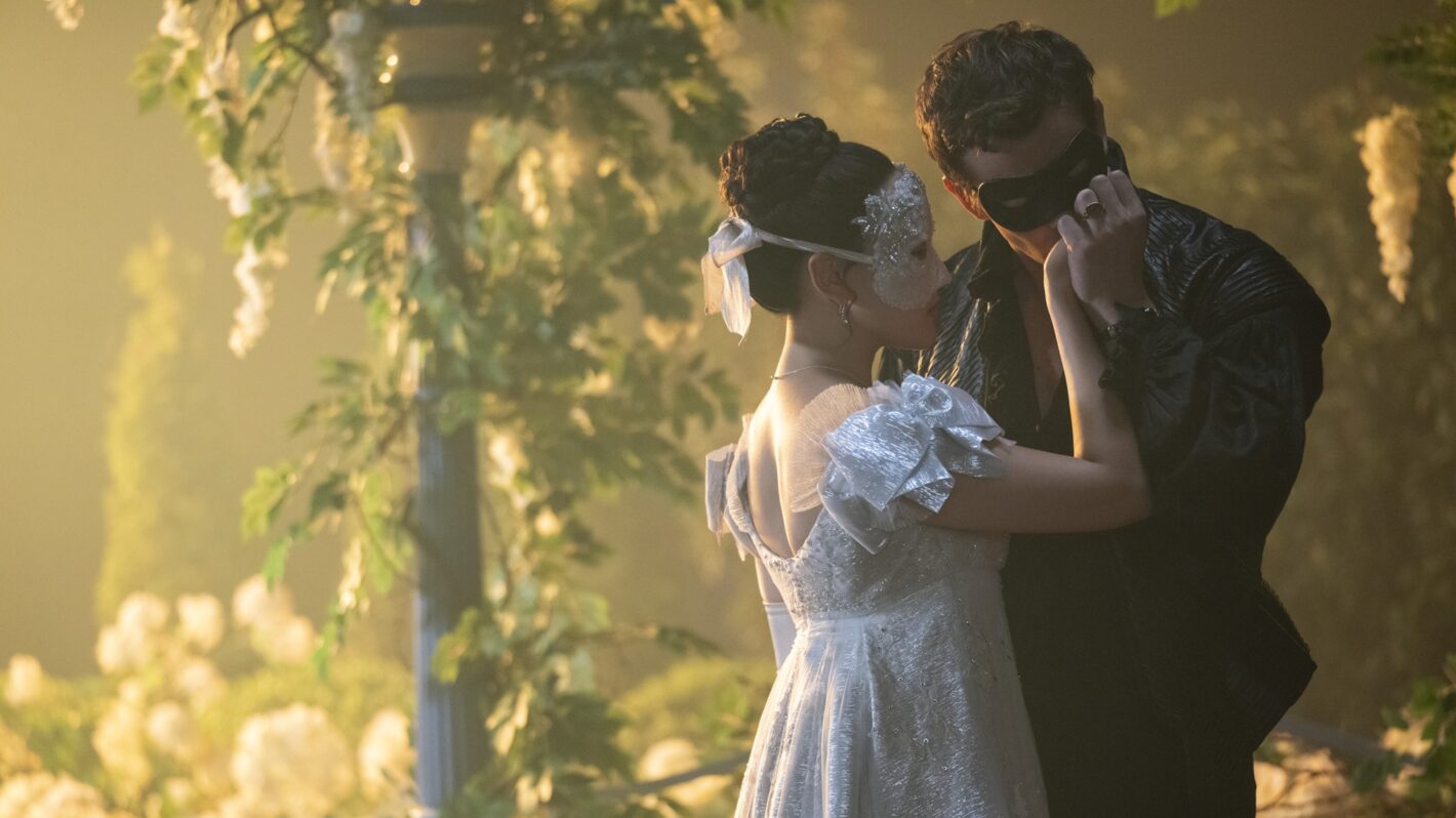 Yerin Ha and Luke Thompson in 'Bridgerton' Season 4