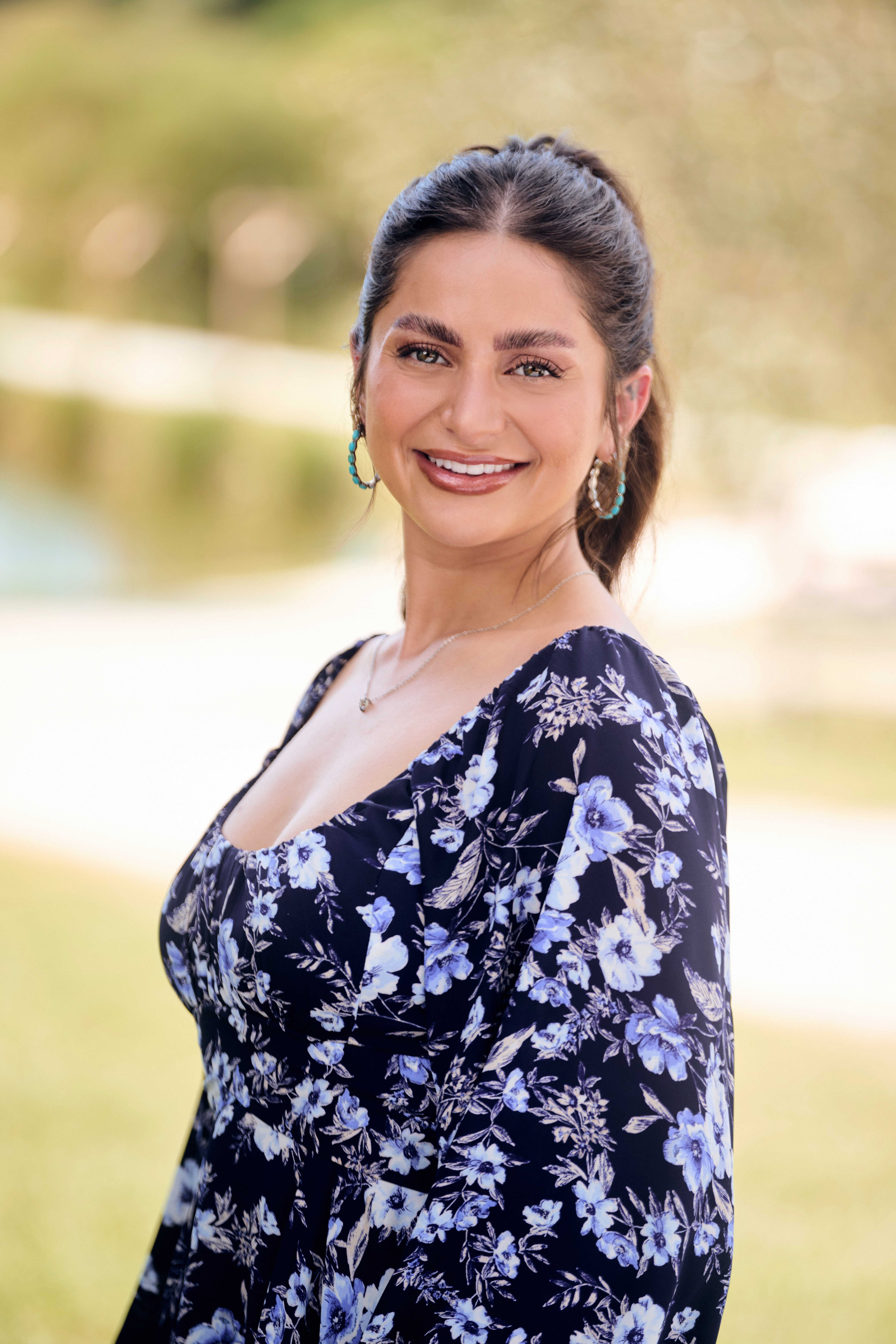 Dater Halleh in the Season Three premiere of FARMER WANTS A WIFE