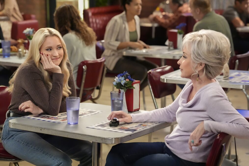 Emily Osment and Annie Potts in 'Georgie & Mandy's First Marriage'
