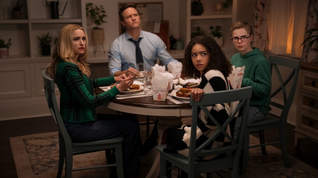 Ginny & Georgia. (L to R) Brianne Howey as Georgia Miller, Scott Porter as Paul, Antonia Gentry as Ginny Miller, Diesel La Torraca as Austin Miller in episode 302