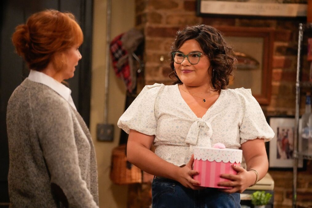 Reba McEntire and Belissa Escobedo in 'Happy's Place'