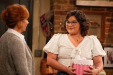 Reba McEntire and Belissa Escobedo in 'Happy's Place'