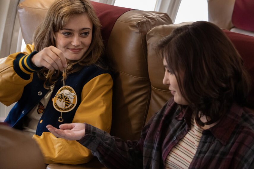 Ella Purnell as Teen Jackie and Sophie Nélisse as Teen Shauna in YELLOWJACKETS