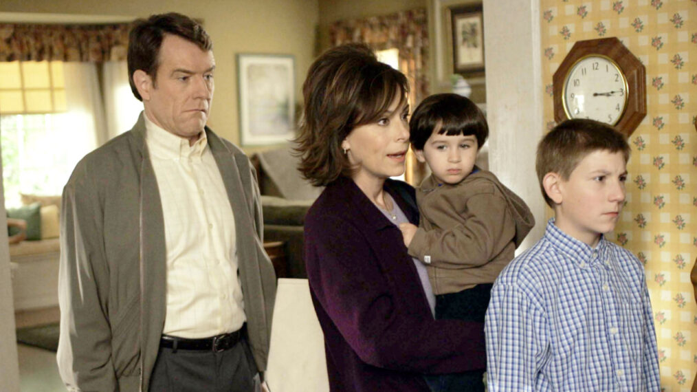 Bryan Cranston, Jane Kaczmarek, Lukas Rodriguez, and Erik Per Sullivan in Malcolm in the Middle - 'Bride of Ida'