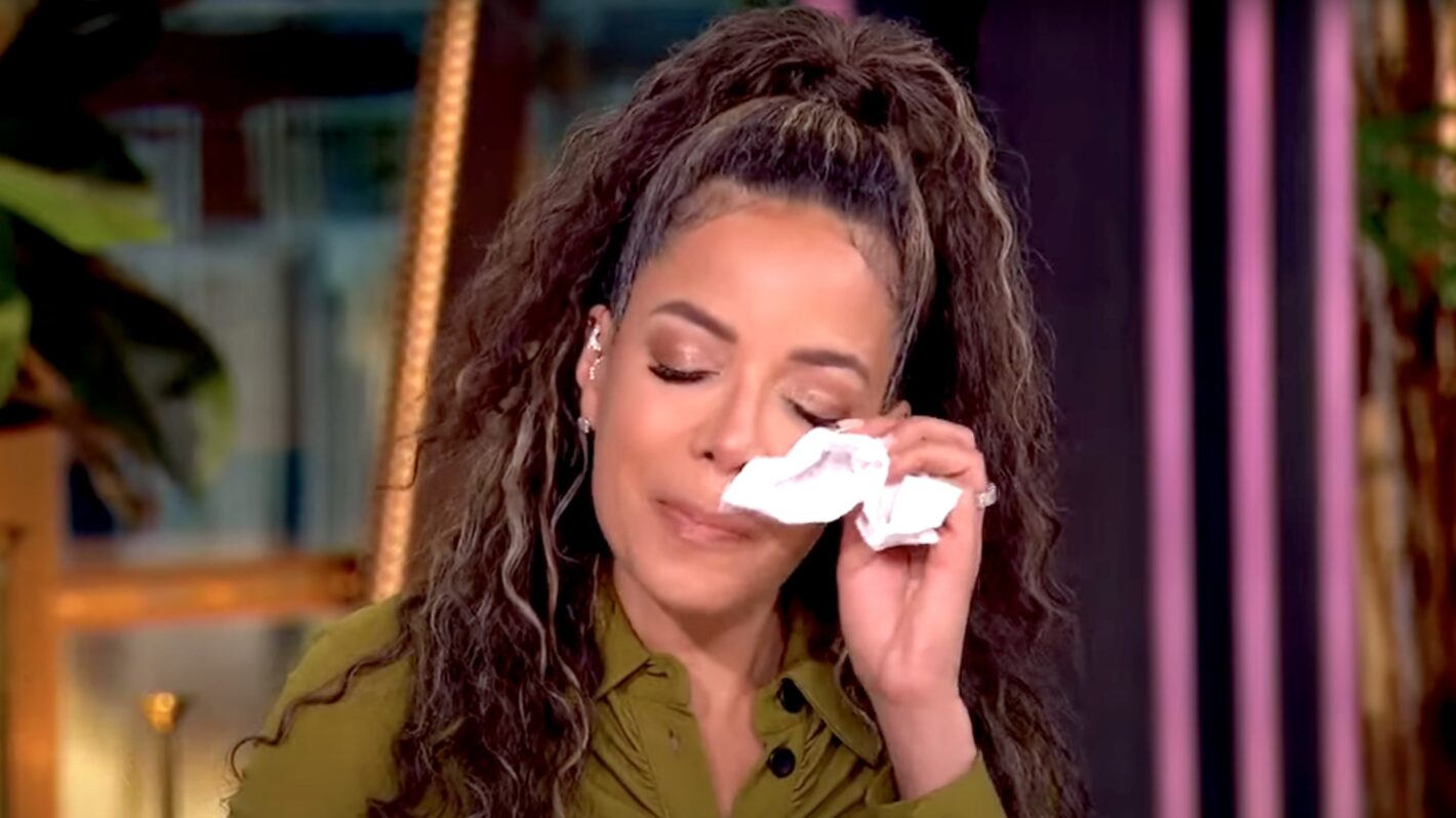'The View' Sunny Hostin Breaks Down in Tears Over Aunt's Death
