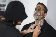 Amazing Jiro paints a reptile effect on David Blaine's face and neck