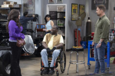 Kat Dennings as Riley, Daryl 'Chill' Mitchell as Stitch, and Seann William Scott as Gabriel in Shifting Gears