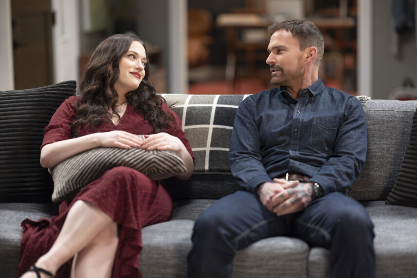 kat dennings and seann william scott in the season 1 finale of shifting gears