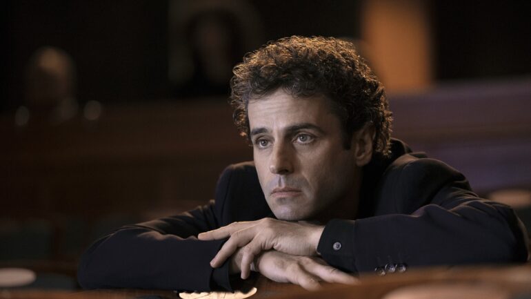 Luke Kirby in 'Étoile'
