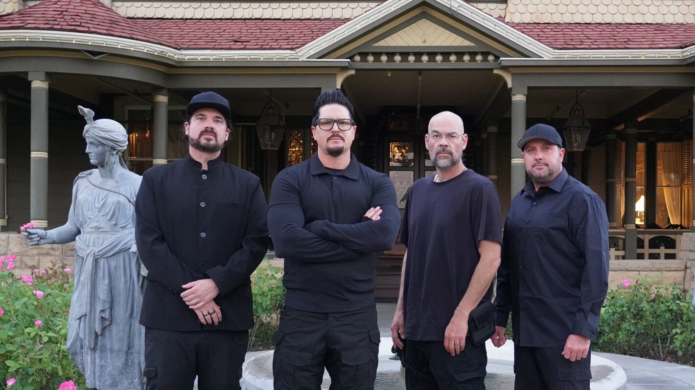 'Ghost Adventures' Team Investigates 'Poltergeist' Movie House in ...
