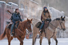 Last of Us - Bella Ramsey and Isabela Merced on horseback