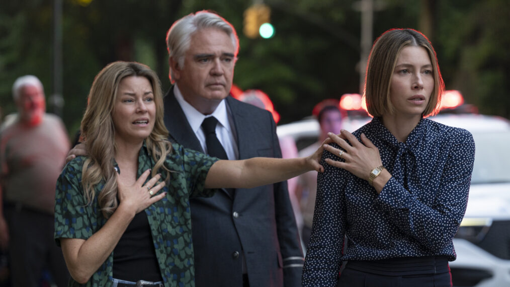 Elizabeth Banks, Jessica Biel, and Michael Harney in 'The Better Sister'