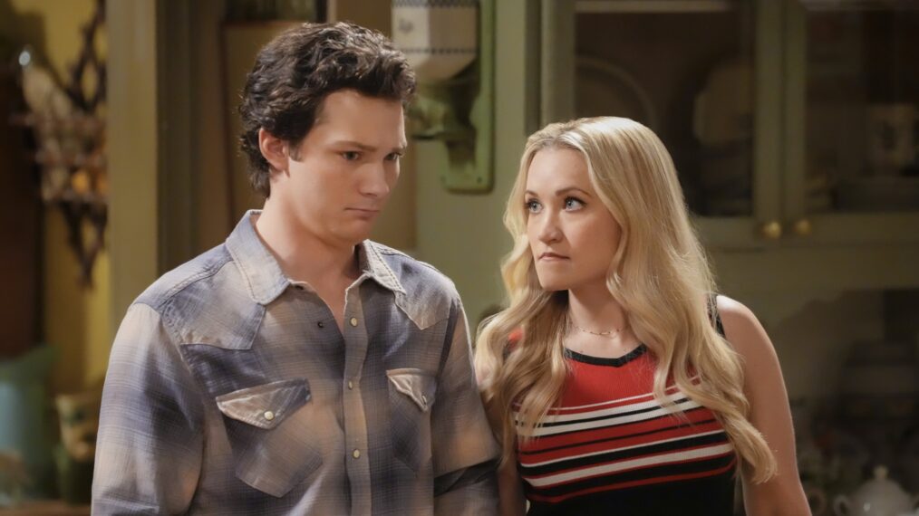 Montana Jordan and Emily Osment in 'Georgie & Mandy's First Marriage' - 'Baby Fight'