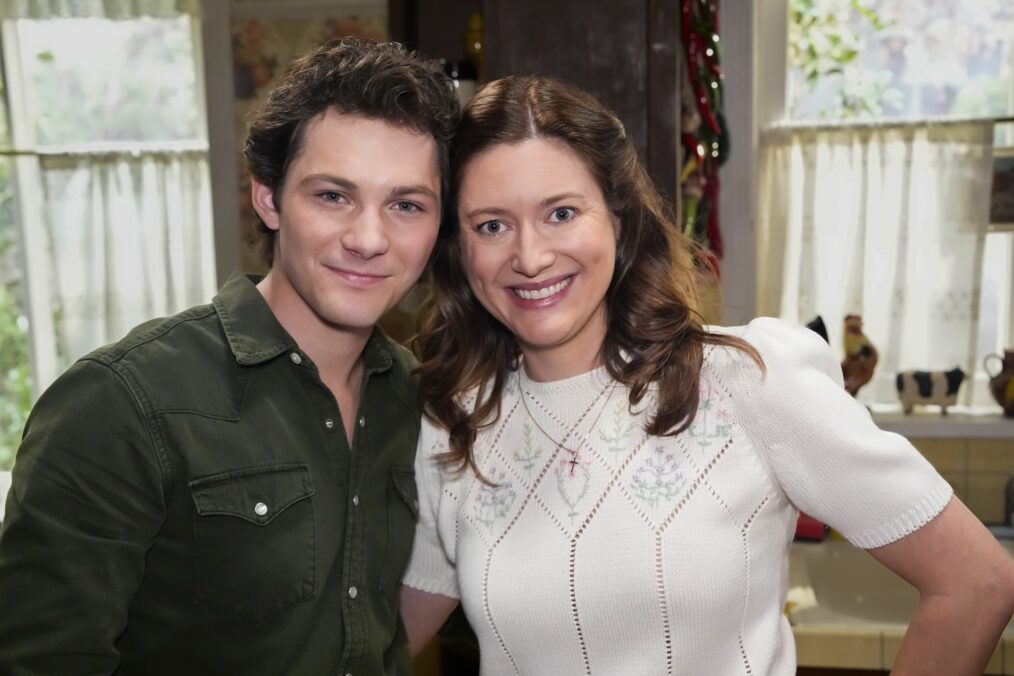 Montana Jordan and Zoe Perry in 'Georgie & Mandy's First Marriage' - 'Baby Fight'