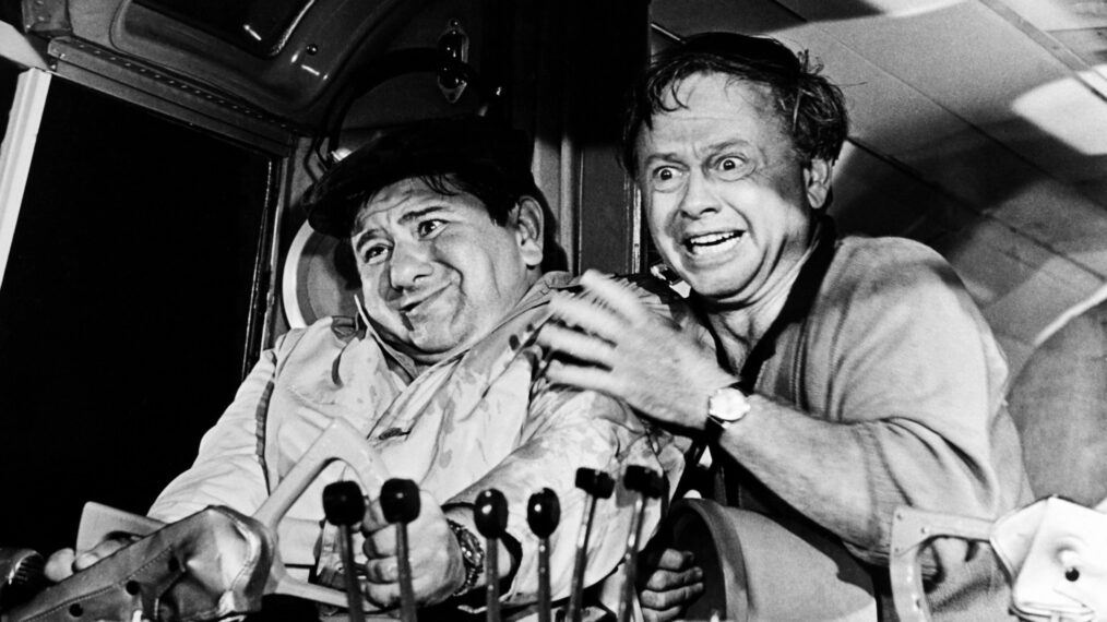 Buddy Hackett and Mickey Rooney in 'It's a Mad, Mad, Mad, Mad World' (1963)