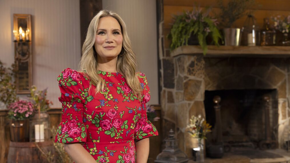 Host Jennifer Nettles in Farmer Wants a Wife