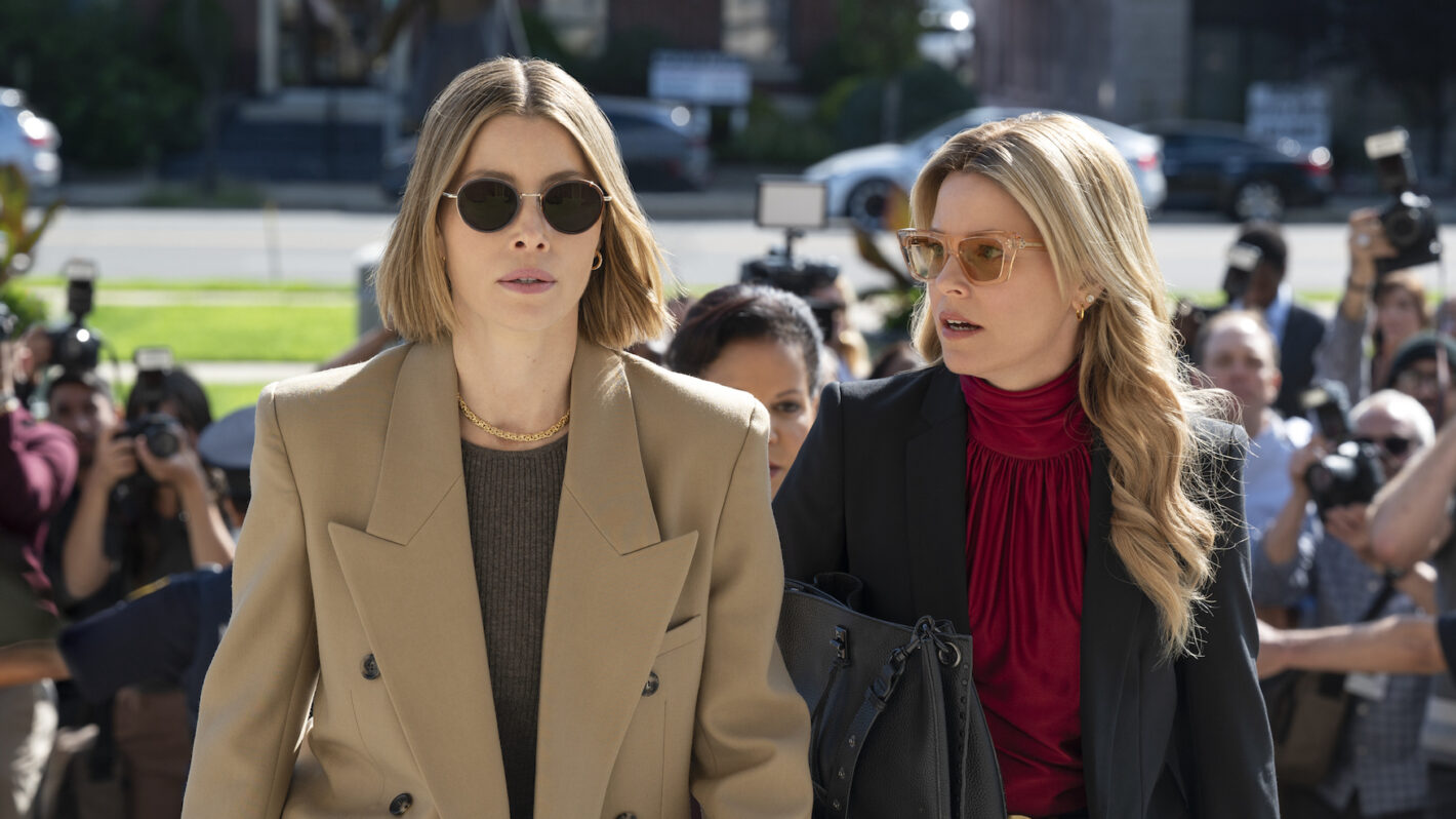 Jessica Biel, Elizabeth Banks in 'The Better Sister'
